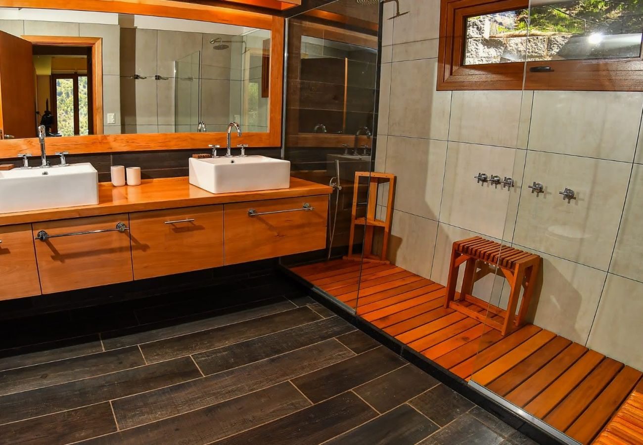 House in San Carlos de Bariloche - 09PAX ARE28 BELI