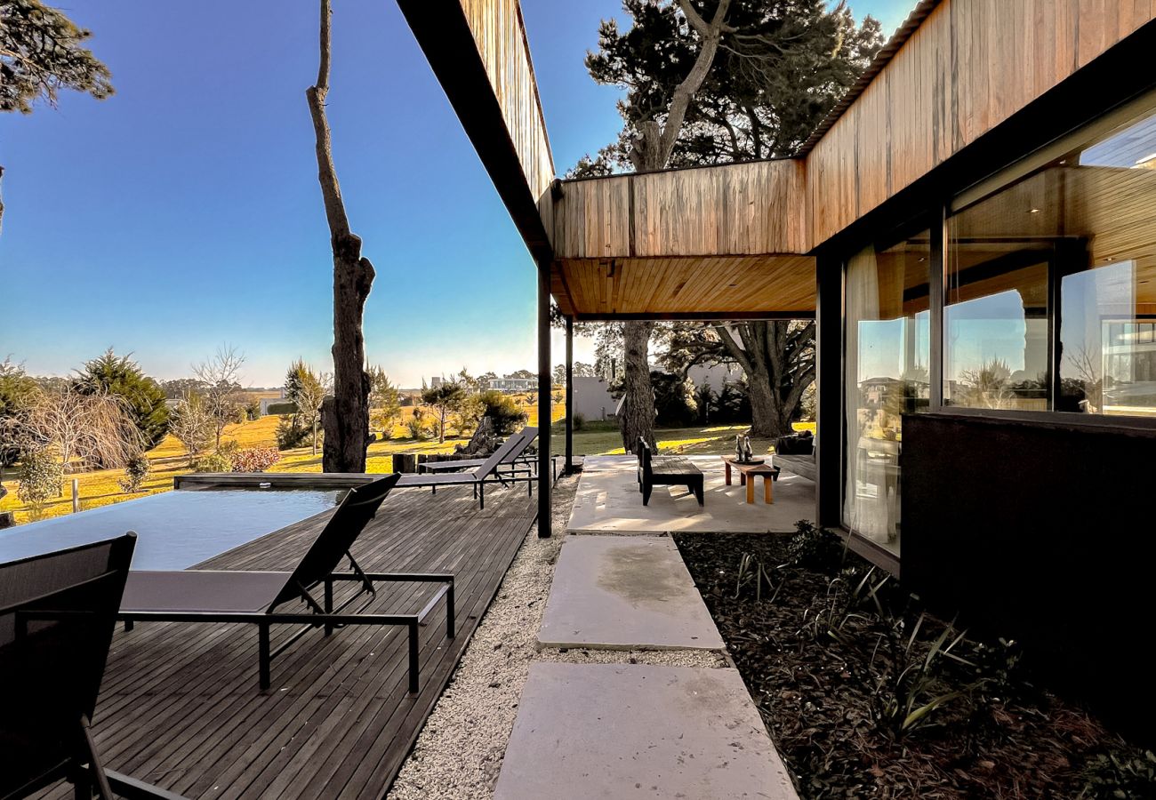House in Chapadmalal - Wood House in Chapa | Casa Martin | Hola Sur