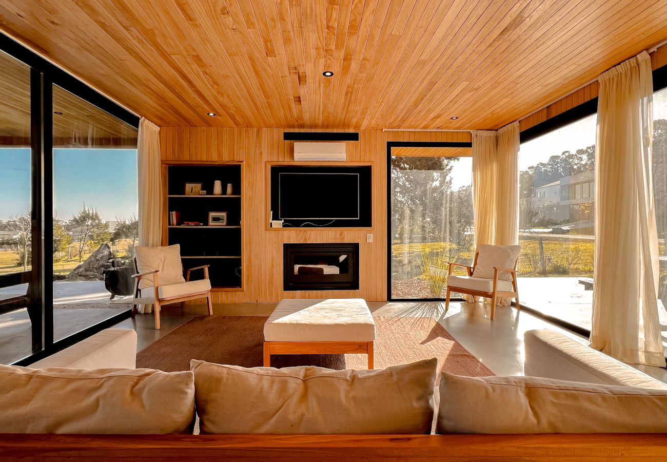 House in Chapadmalal - Wood House in Chapa | Casa Martin | Hola Sur