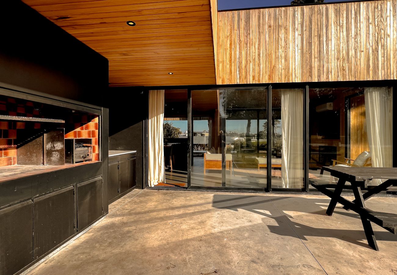 House in Chapadmalal - Wood House in Chapa | Casa Martin | Hola Sur