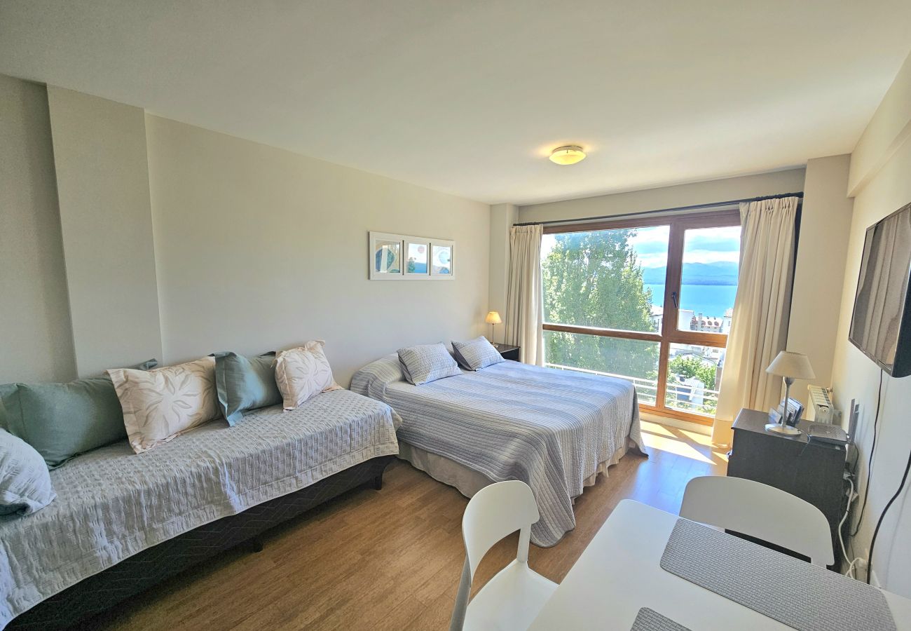 Studio in San Carlos de Bariloche - Terrazas del lago I F con vista al lago Nahuel Hua