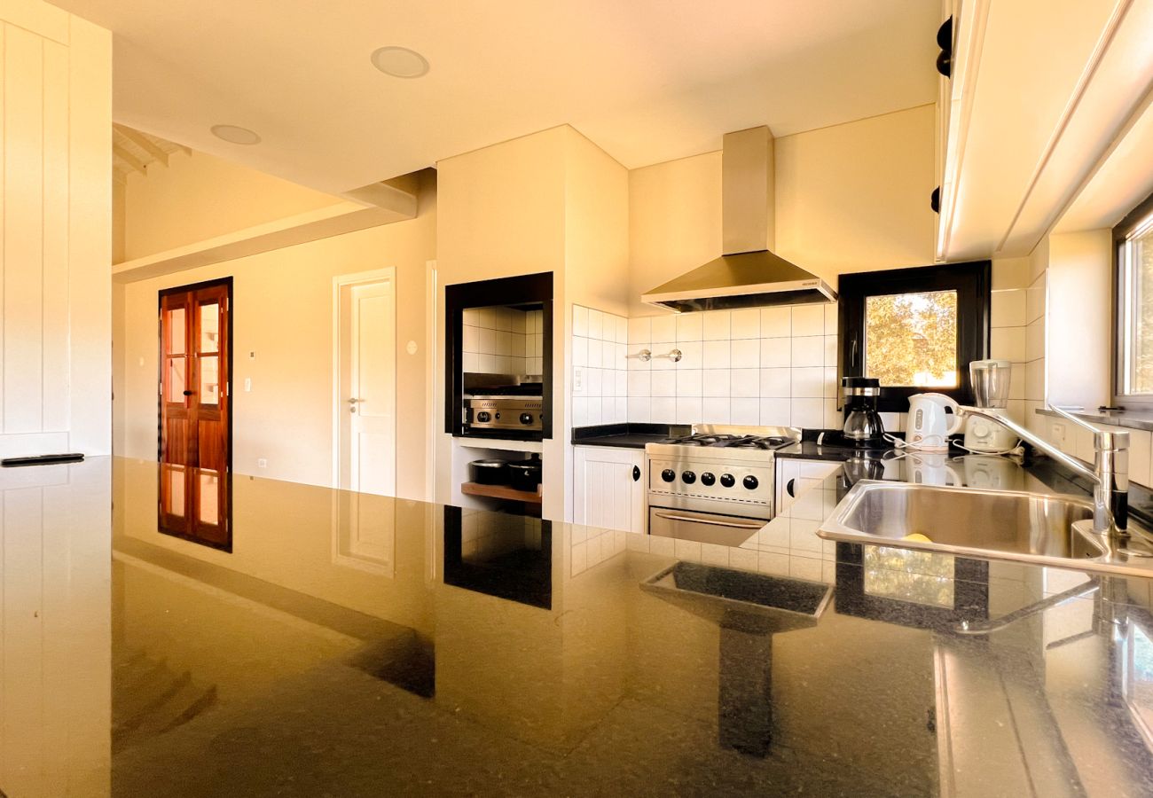 House in Chapadmalal - Atardecer y naturaleza | Casa Santi 267 | Hola Sur