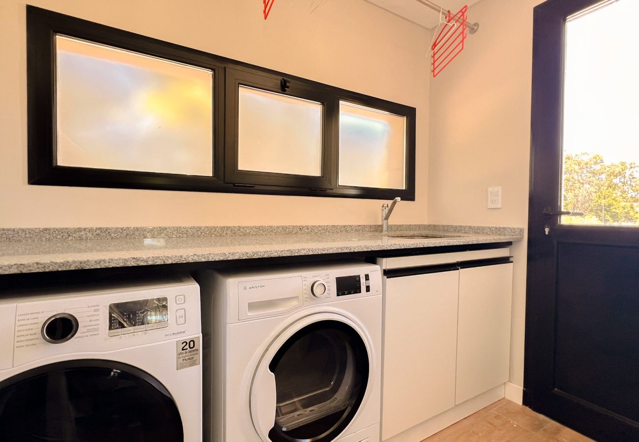 House in Chapadmalal - Atardecer y naturaleza | Casa Santi 267 | Hola Sur