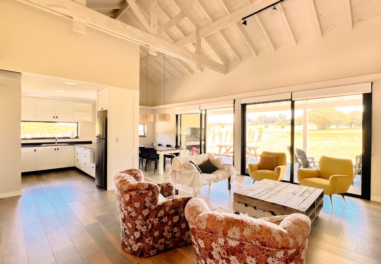 House in Chapadmalal - Atardecer y naturaleza | Casa Santi 267 | Hola Sur