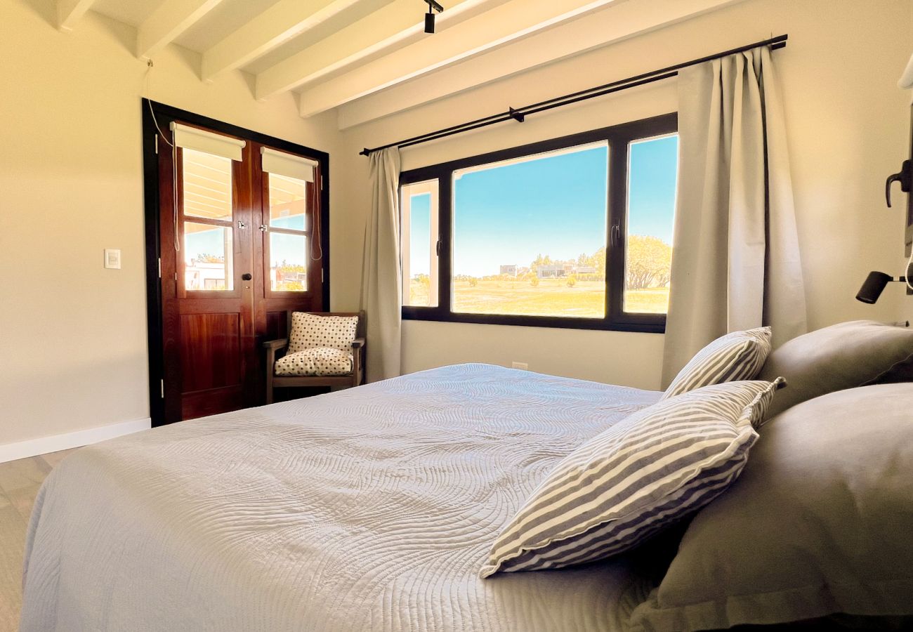 House in Chapadmalal - Atardecer y naturaleza | Casa Santi 267 | Hola Sur