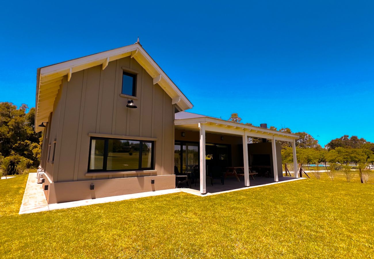 House in Chapadmalal - Atardecer y naturaleza | Casa Santi 267 | Hola Sur