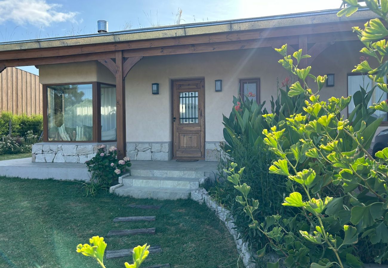 House in Chapadmalal - Eco House | Casa Geo | Hola Sur