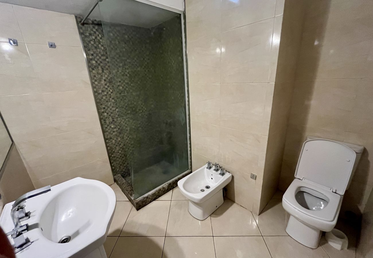 Chalet en Mar Del Plata - Chalet 4 Ambientes + 2 Departamentos en Block, Bar