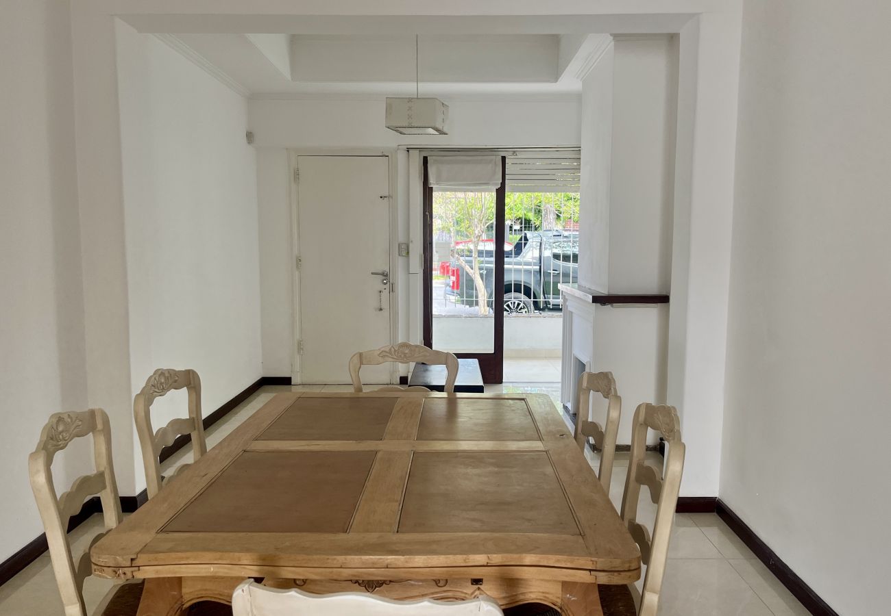 Chalet en Mar Del Plata - Chalet 4 Ambientes + 2 Departamentos en Block, Bar