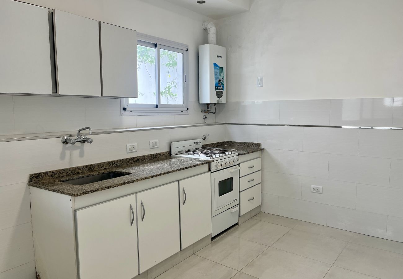 Chalet en Mar Del Plata - Chalet 4 Ambientes + 2 Departamentos en Block, Bar