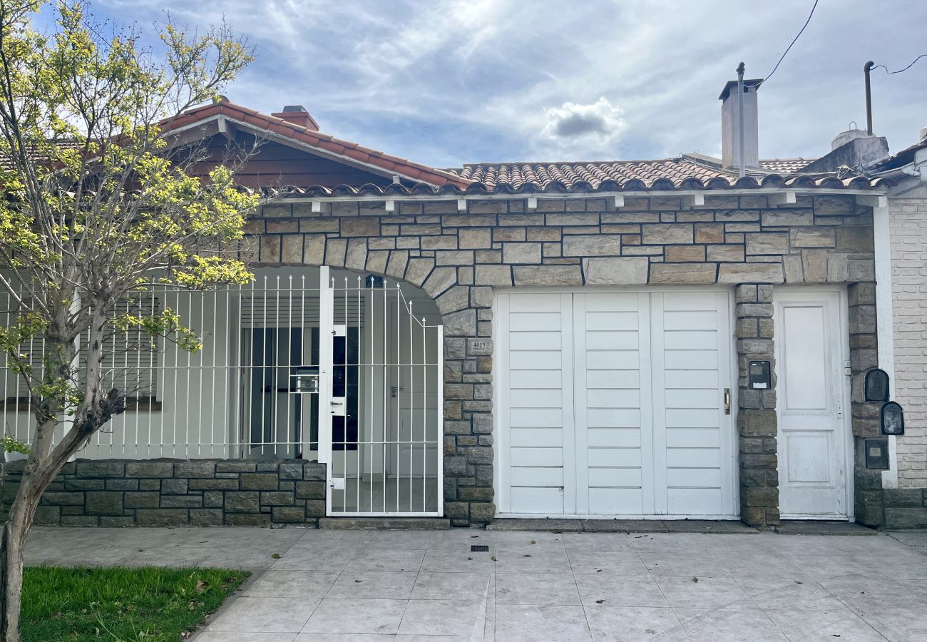 Chalet en Mar Del Plata - Chalet 4 Ambientes + 2 Departamentos en Block, Bar